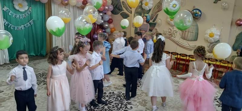 30 мая в подготовительной группе №6 "Улыбка" прошел выпускной