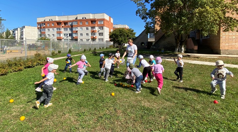 Группа №6 "Улыбка". Спортивный досуг "Веселые старты"