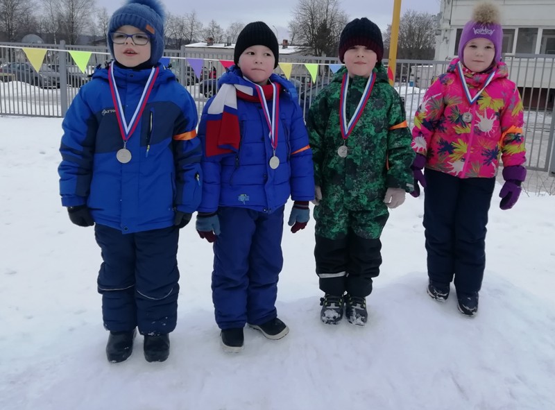 9 февраля прошел турнир по хоккею в подготовительной группе № 6 "Улыбка". Шайбу! Шайбу! Шайбу!