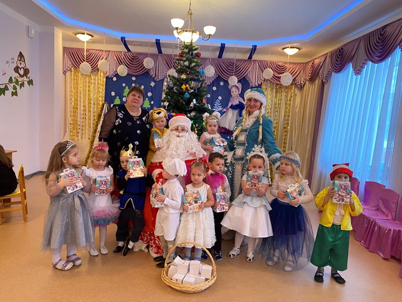 Новогодние утренники в младших группах
