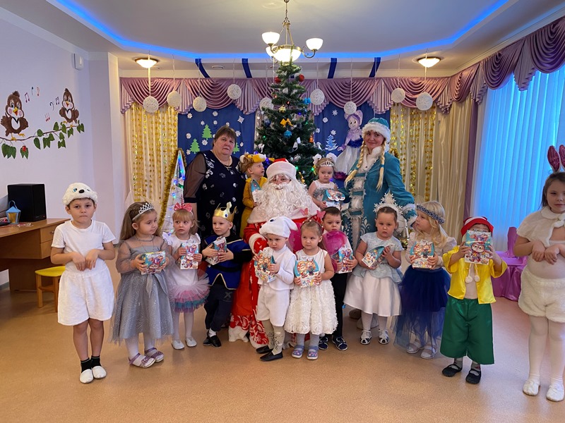 Новогодние утренники в младших группах