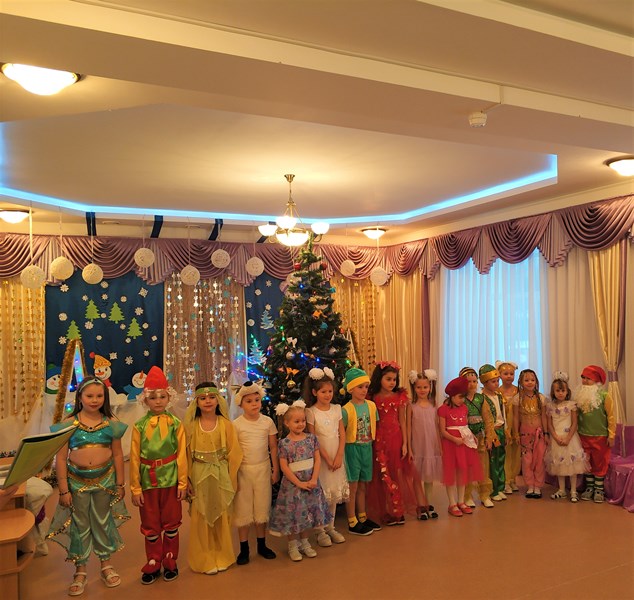 Новогодний утренник в подготовительной группе "Радуга"