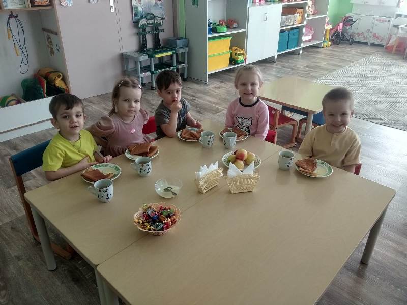 "Масленичные гуляния" во второй младшей группе