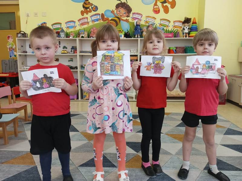 Международный день конструктора ЛЕГО в средней группе "Пчелки"