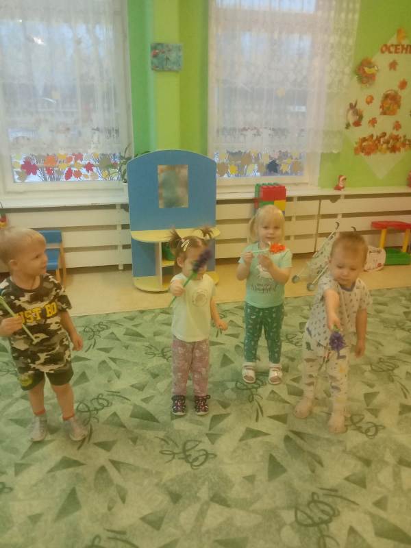 Праздник «День Матери» в младшей группе «КАРАПУЗЫ»