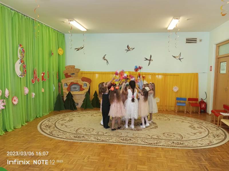 Развлечение в группе №2 "Пташки", посвящённое 8 Марта