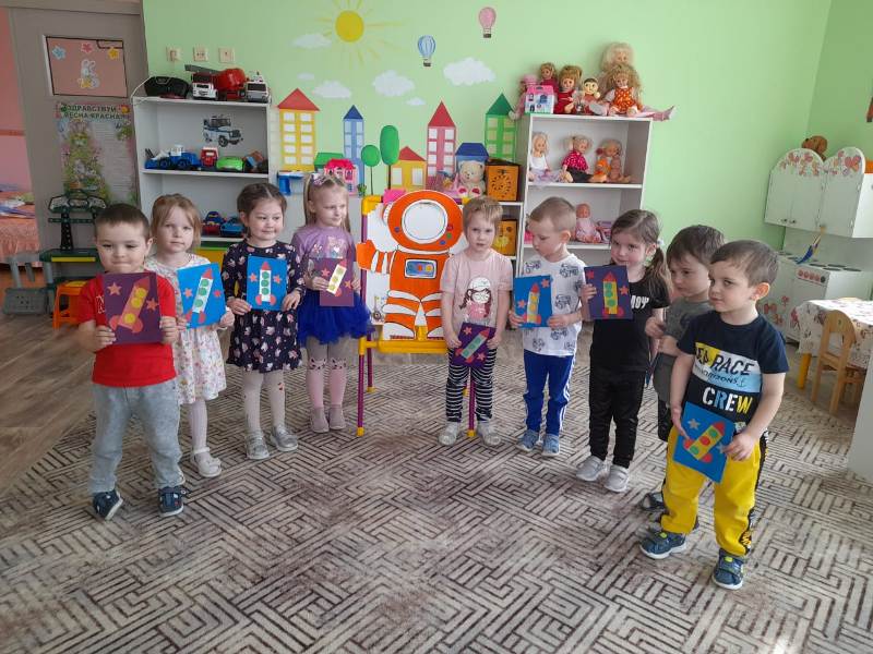 Тематическая неделя, посвящённая Дню космонавтики, в группе "Светлячки"