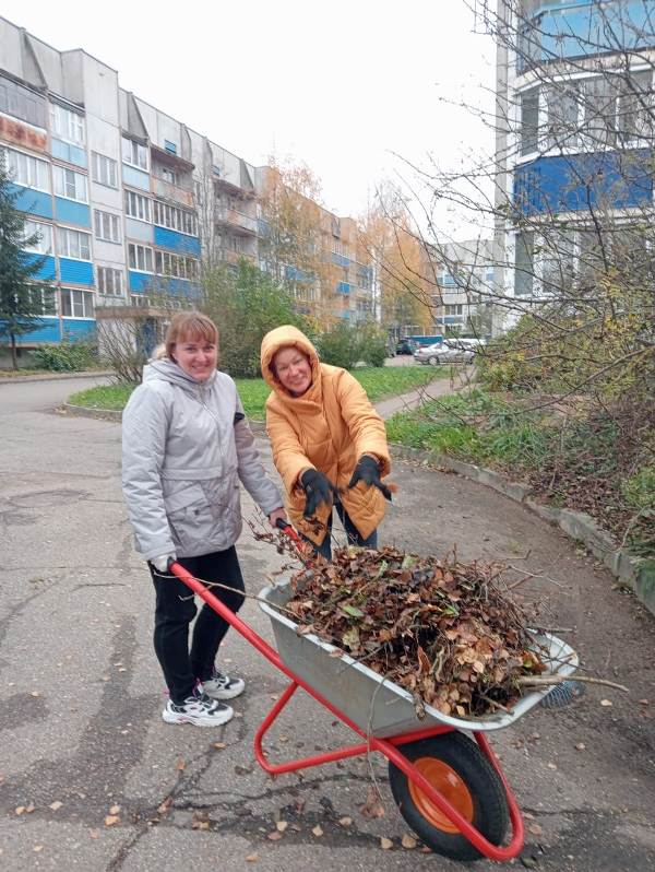 Наш дружный коллектив принял участие в субботнике