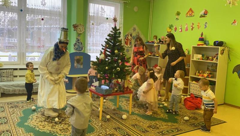 Новогодний утренник в первой младшей группе