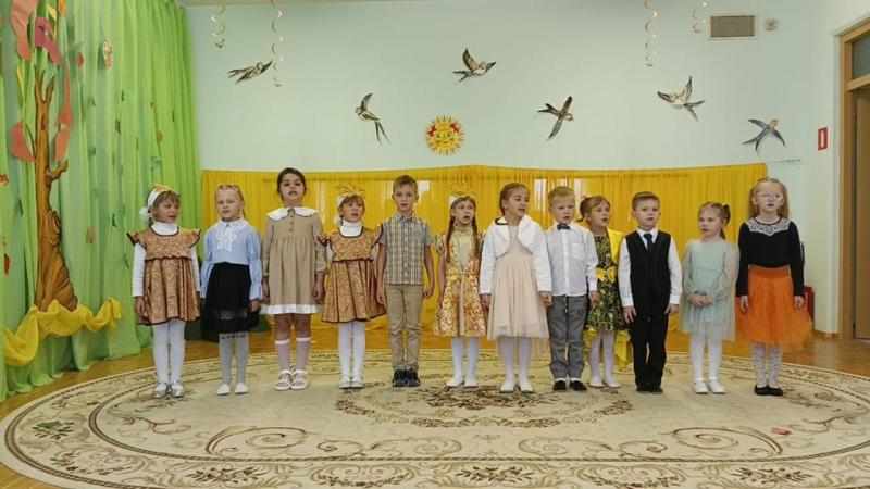 Осенний утренник у детей подготовительной группы "Пташки"