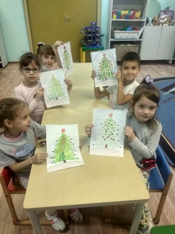 Воспитатель Тарабарова А.А. познакомила детей с праздником Рождества Христова