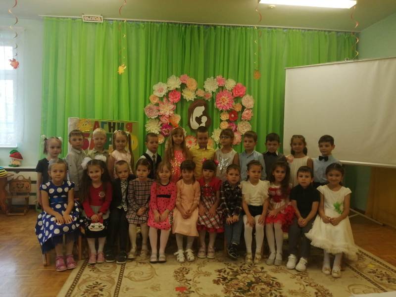 Конкурс чтецов "О маме немало написано ласковых слов…"