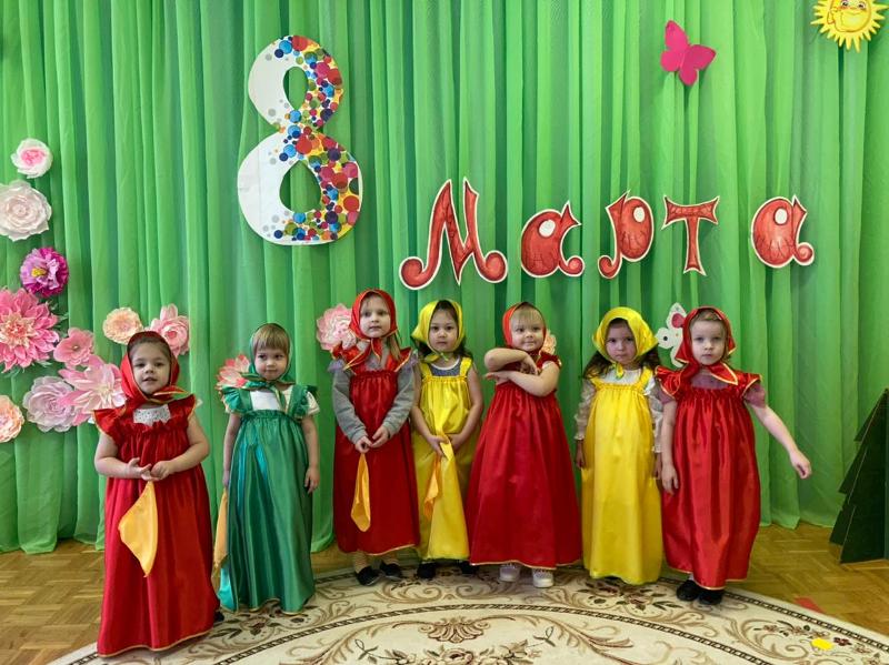 Утренник во второй младшей группе "Светлячки", посвященный 8 Марта