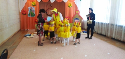 Утренник к празднику 8 марта на тему: "Курочка и цыплята"