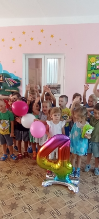 Сегодня у нас в детском саду День именинника!