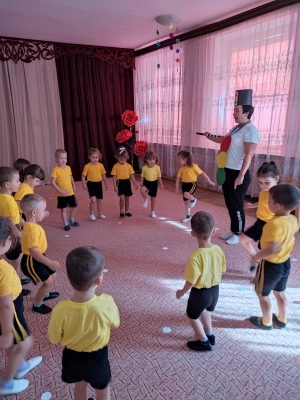 Физкультурное развлечение "В гости к Светофорчику"