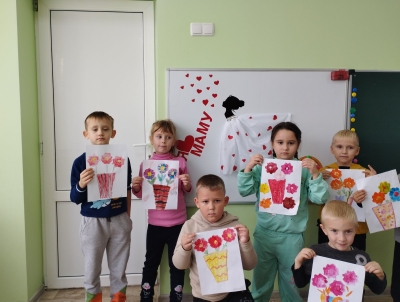 Дети подготовительной группы "Лучики" работали над проектом "Моя мама"