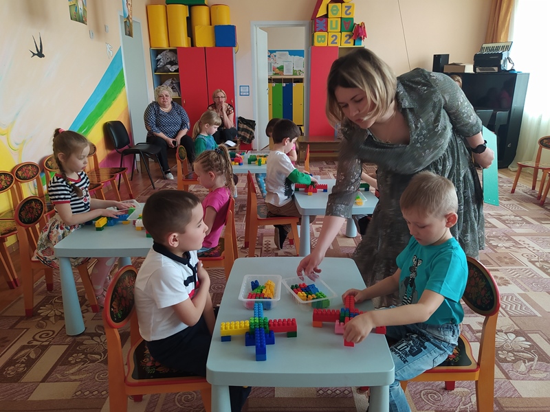Открытое занятие по ЛЕГО-КОНСТРУИРОВАНИЮ в средней группе.
