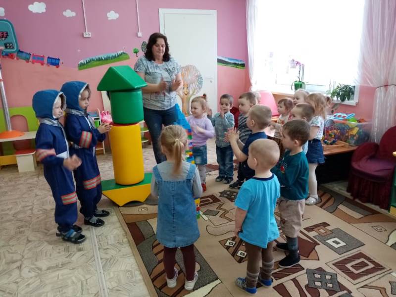 Физкультурный досуг в ясельной группе