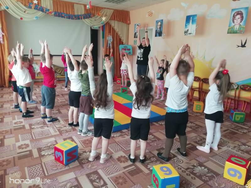 Физкультурный досуг в средней группе "Путешествие в космос"