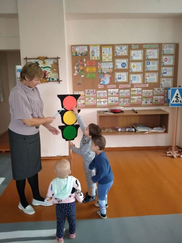 Наш помощник – светофор