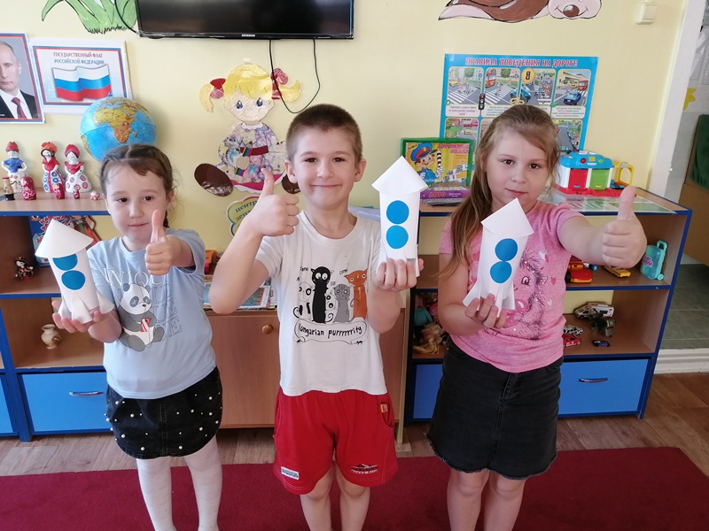 Изготовление поделки "Ракета" в гр. "Лесовичок"