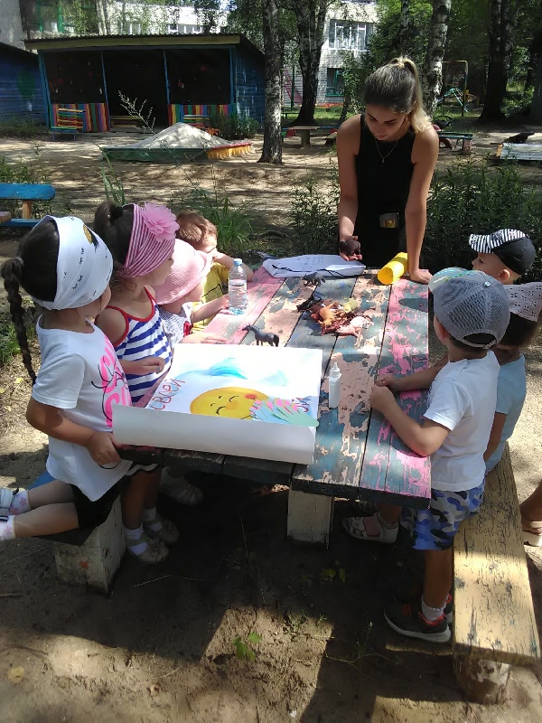 Волонтеры из центра "Доверие"