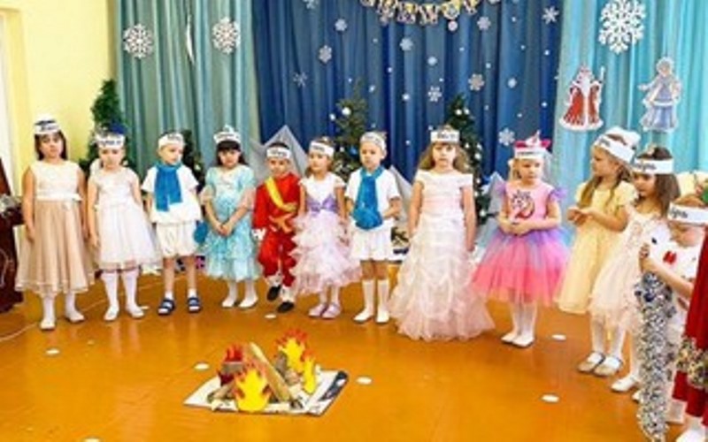 Новогодний утренник по мотивам русской народной сказки "12 месяцев"