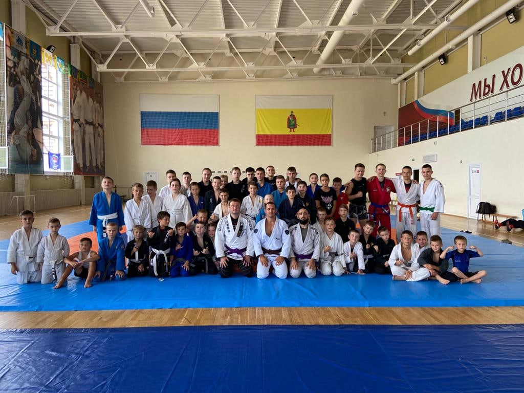 Тренировка по джиу-джитсу 