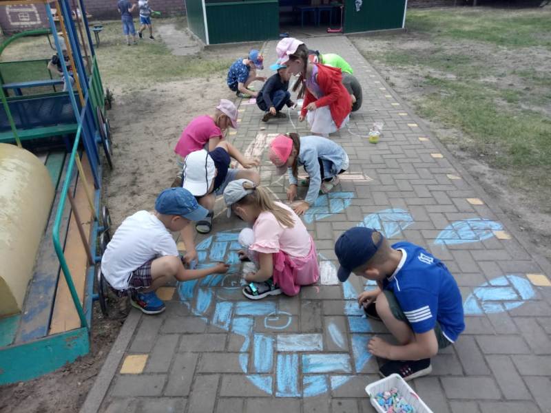 Рисуем мелом на асфальте