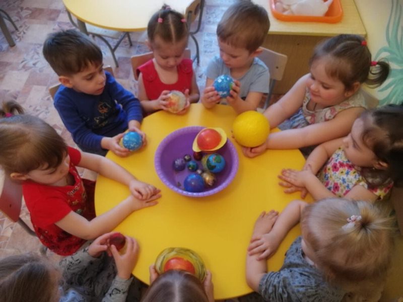 День Космонавтики в младшей группе