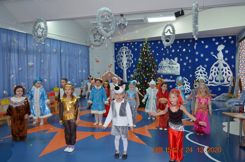 Новогодний праздник в старшей группе!
