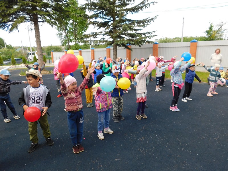 Праздник "Здравствуй лето"