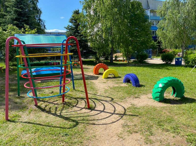 Субботник на участке группы "Божьи коровки"