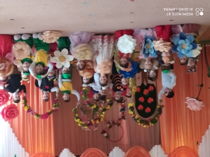 Дети подготовительной группы показали сказку 