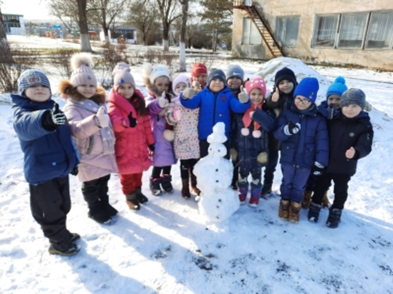 Наши воспитанники рады выпавшему снегу