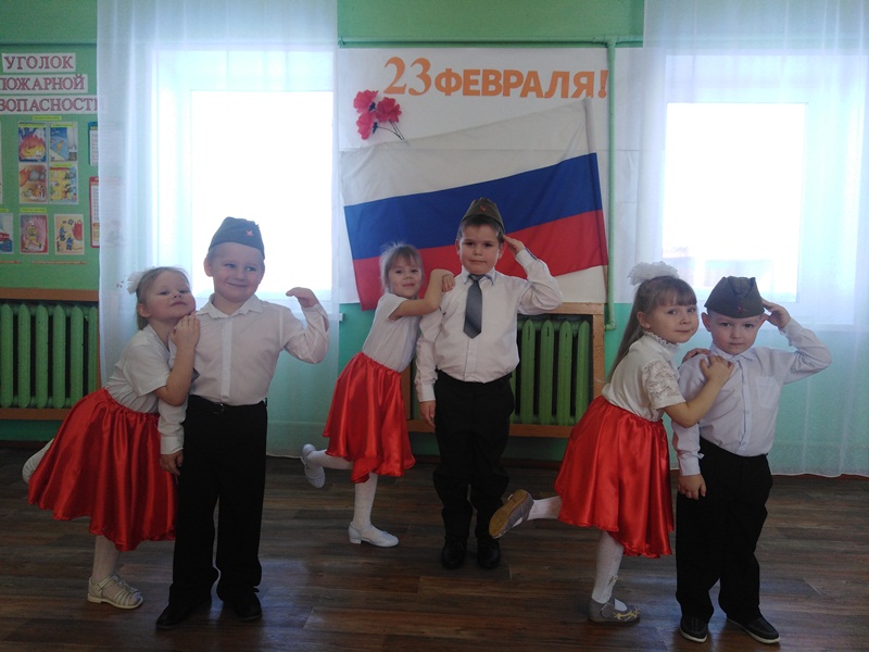 Поздравления папам и дедушкам от детей детского сада  ко Дню Защитника Отечества!