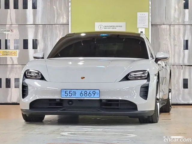 Porsche Taycan GTS — миниатюра 1