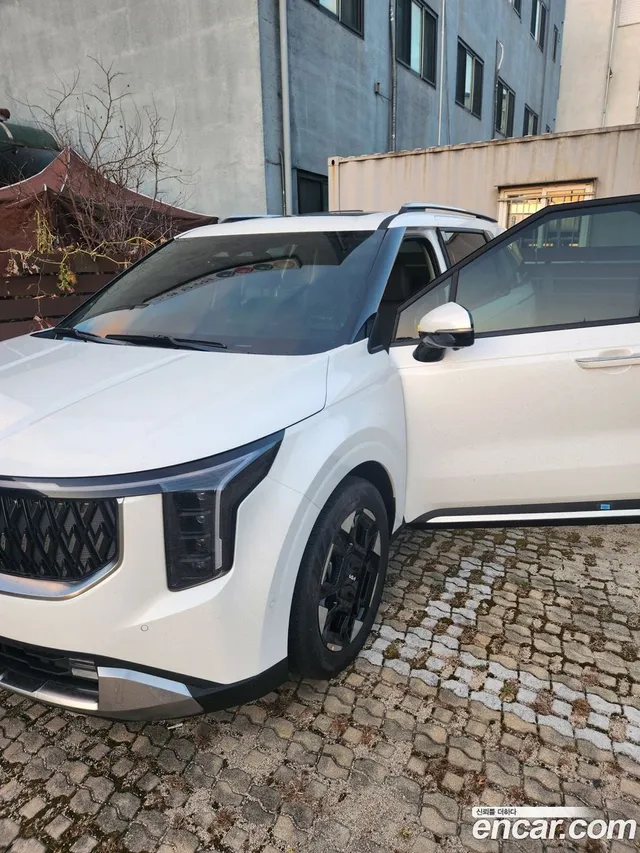 Kia Carnival HEV 9 — миниатюра 1