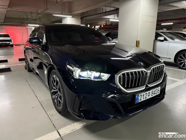 BMW 5 Series (G60) 520i M — миниатюра 1