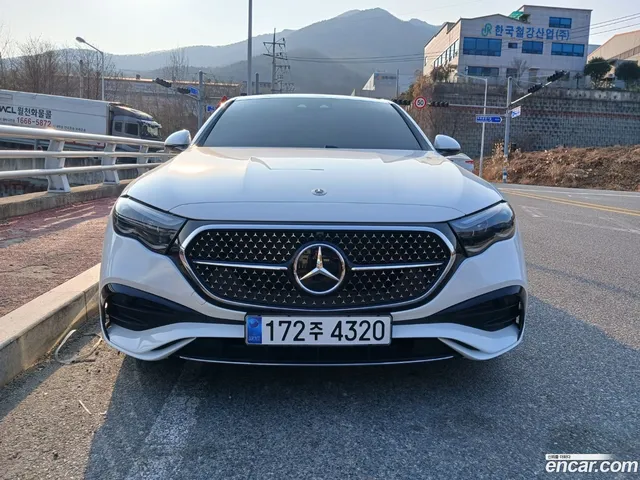 Mercedes-Benz E-Class (W214) E300 4MATIC AMG Line — миниатюра 1