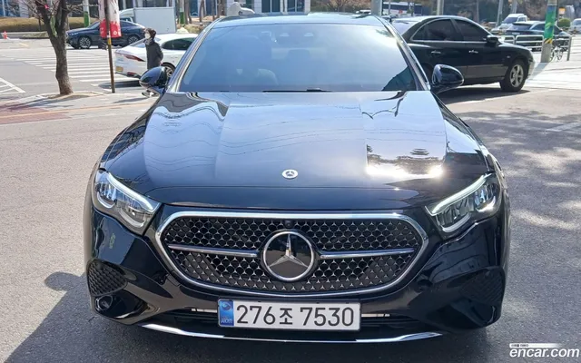 Mercedes-Benz E-Class (W214) E200 — миниатюра 1