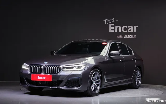 BMW 5 Series (G30) 520i M — миниатюра 1