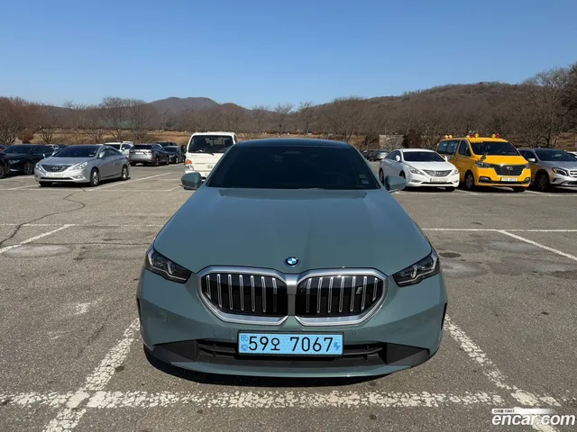 BMW i5 (G60) eDrive 40 — миниатюра 1