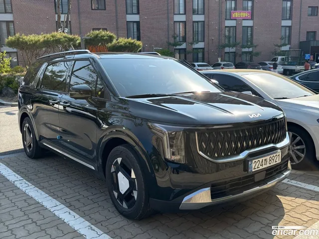 Kia Carnival HEV 9 — миниатюра 1