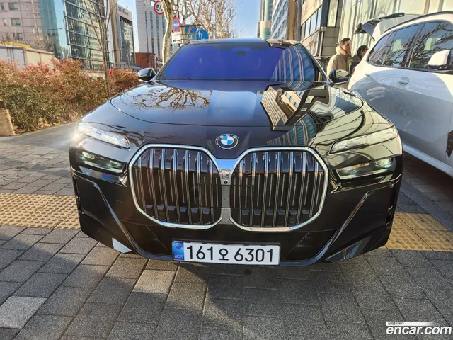 BMW 7 Series (G70) 740d xDrive M — миниатюра 1