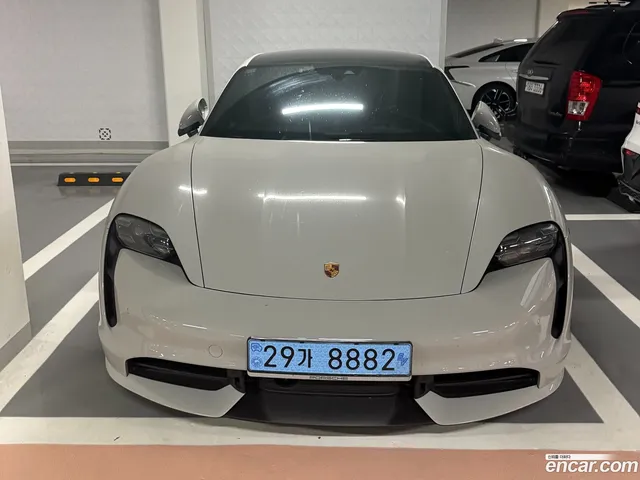 Porsche Taycan — миниатюра 1