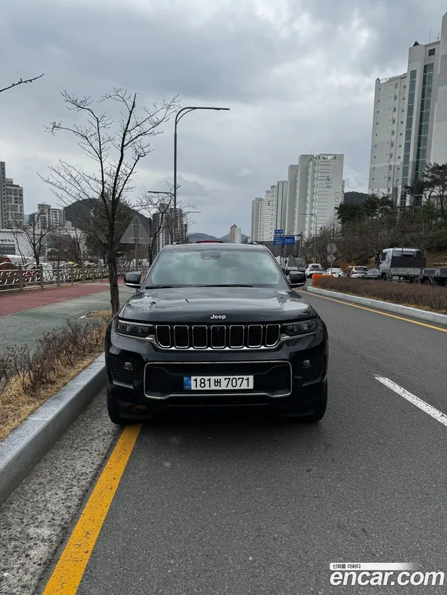 Jeep Grand Cherokee (WL) L 3.6 — миниатюра 1