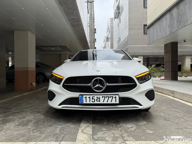 Mercedes-Benz A-Class (W177) A220 — миниатюра 1