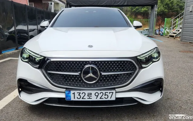 Mercedes-Benz E-Class (W214) E300 4MATIC AMG Line — миниатюра 1